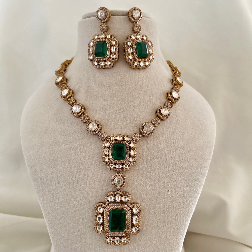 Emerald Kundan Pendant Set