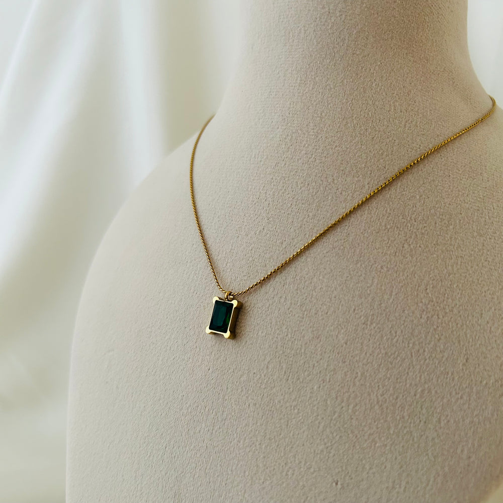 Green Stone Pendant Necklace
