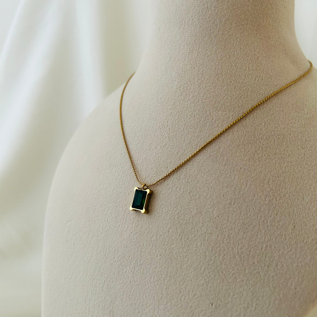 Green Stone Pendant Necklace