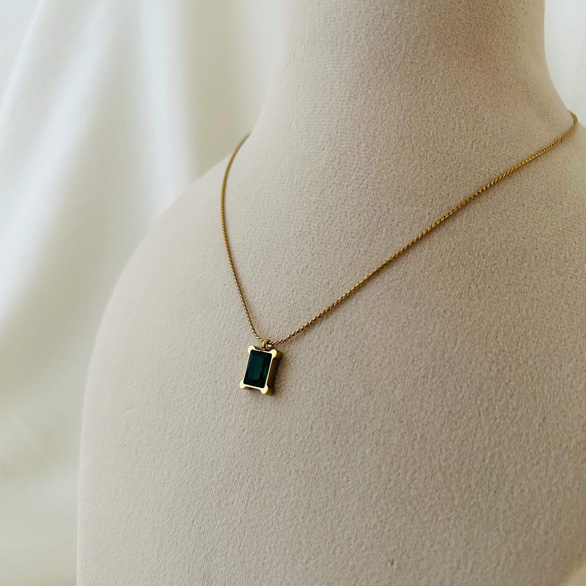 Green Stone Pendant Necklace