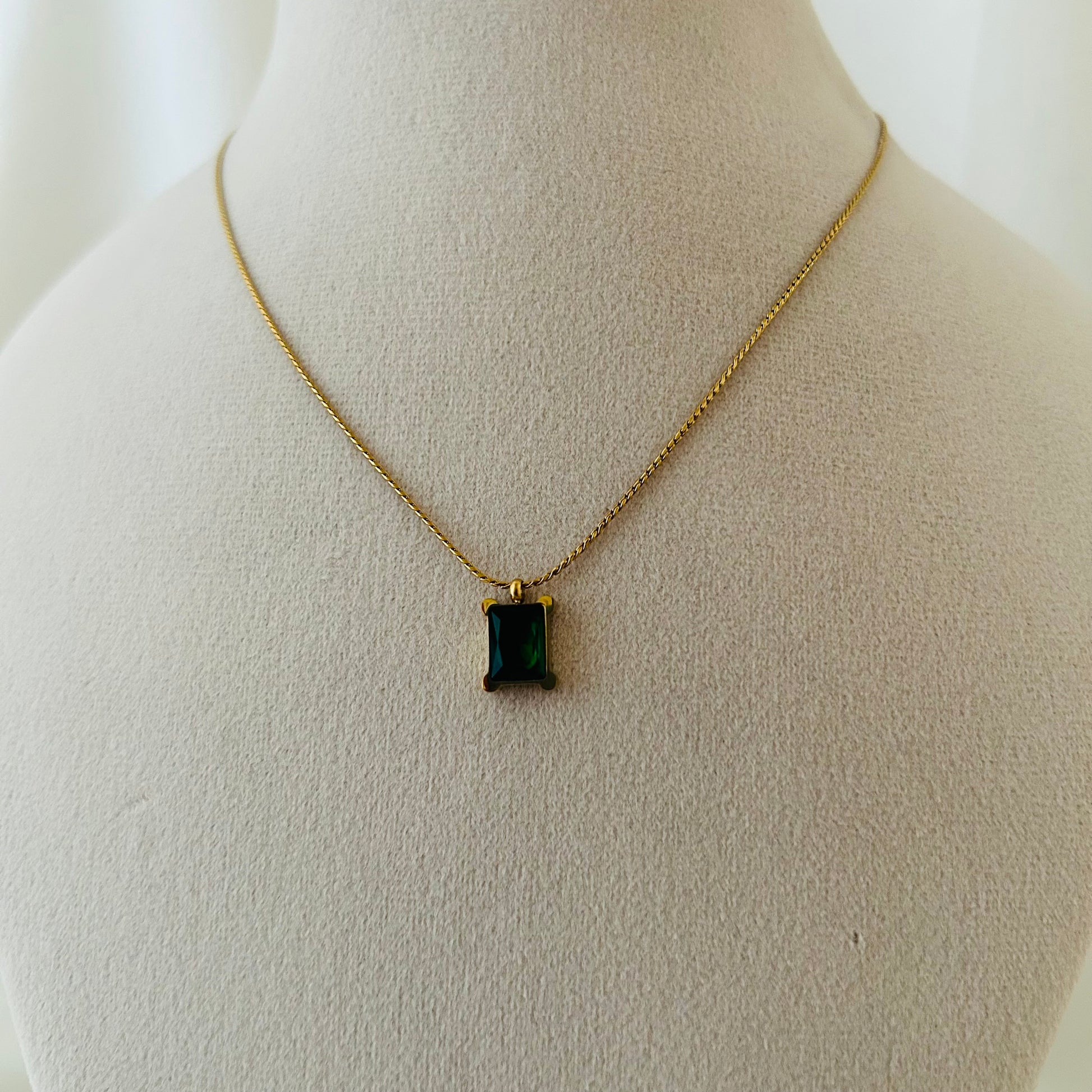 Green Stone Pendant Necklace