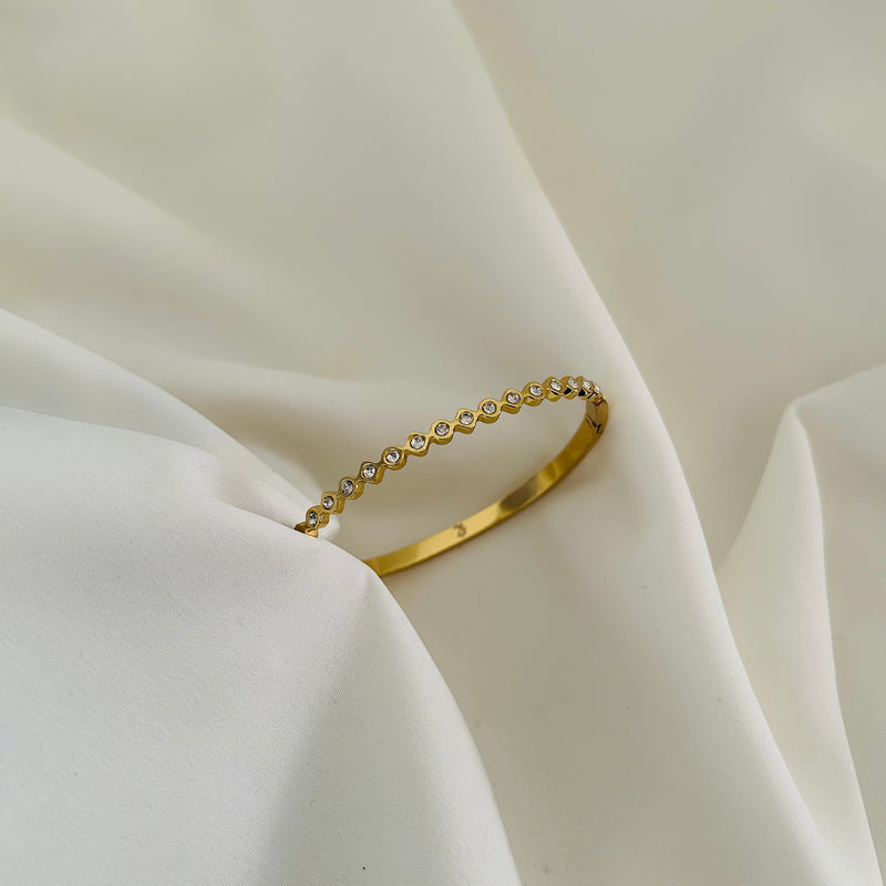 Celeste Solitaire Curve Bracelet