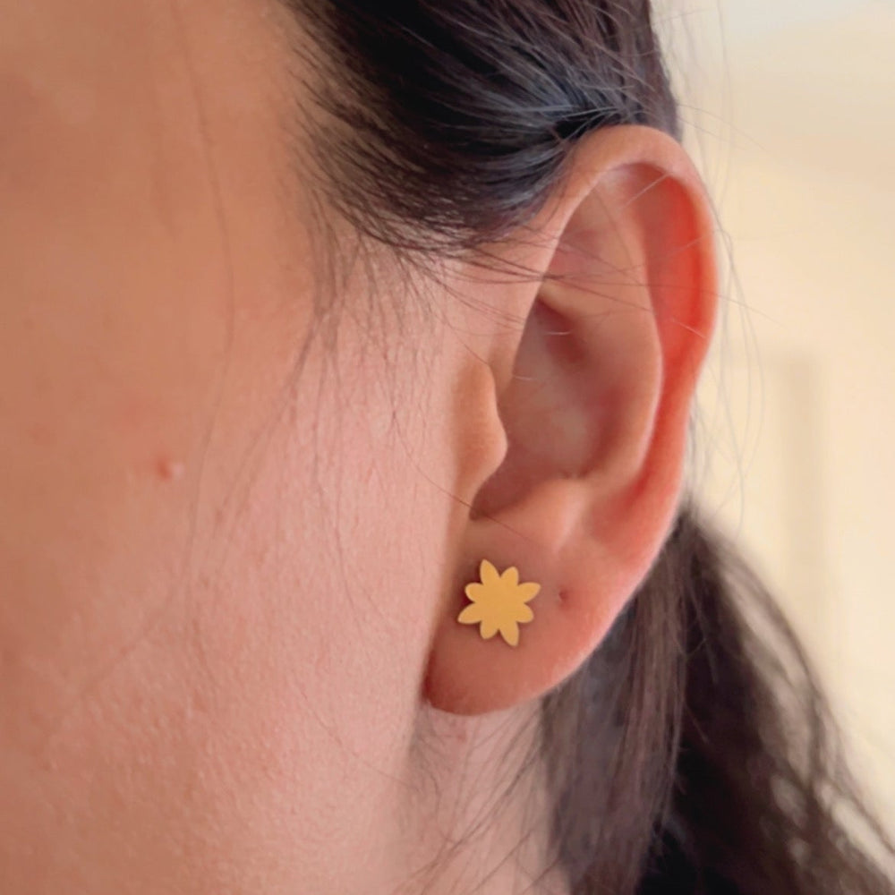 Daisy Gold Studs