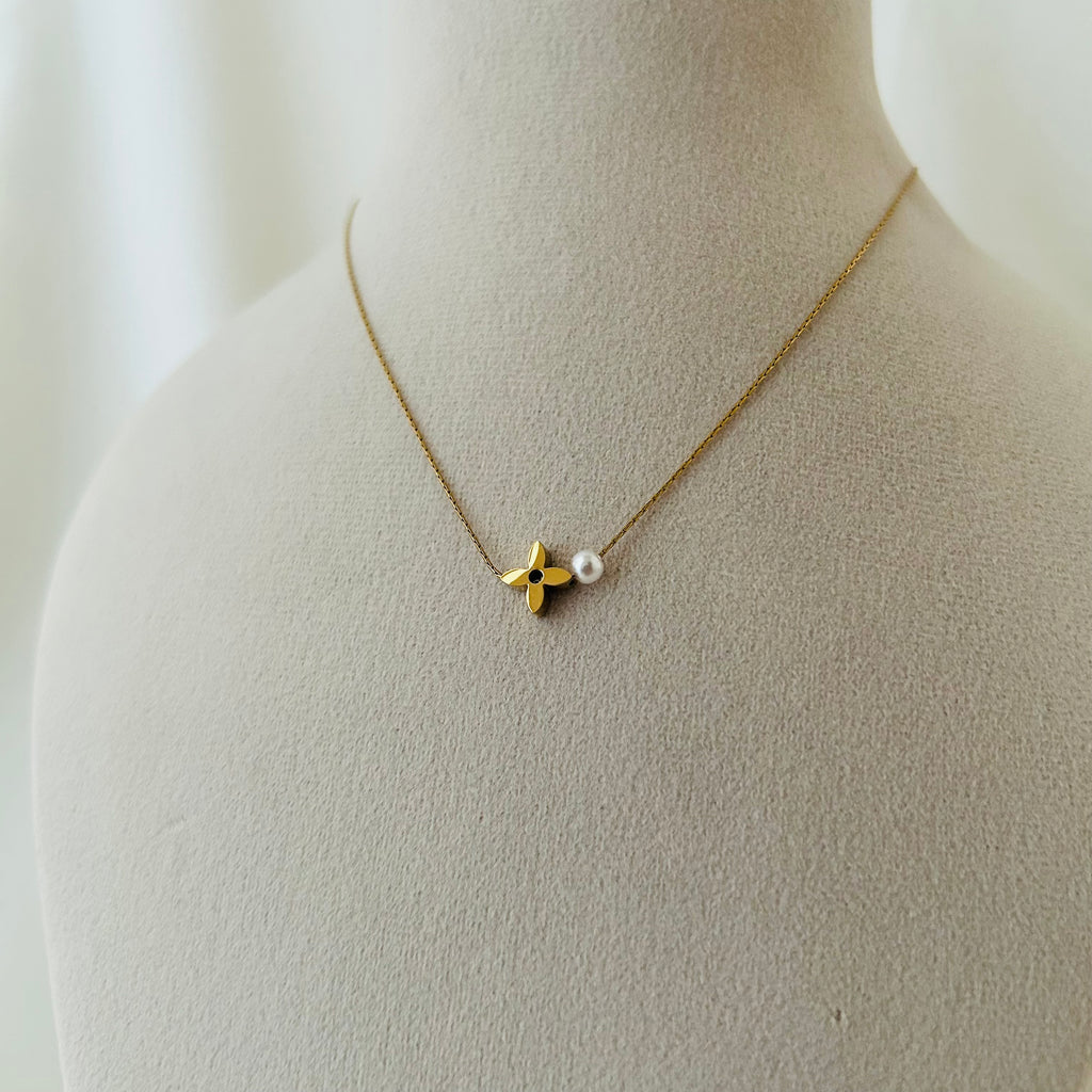 Classic Pearl Pendant Necklace