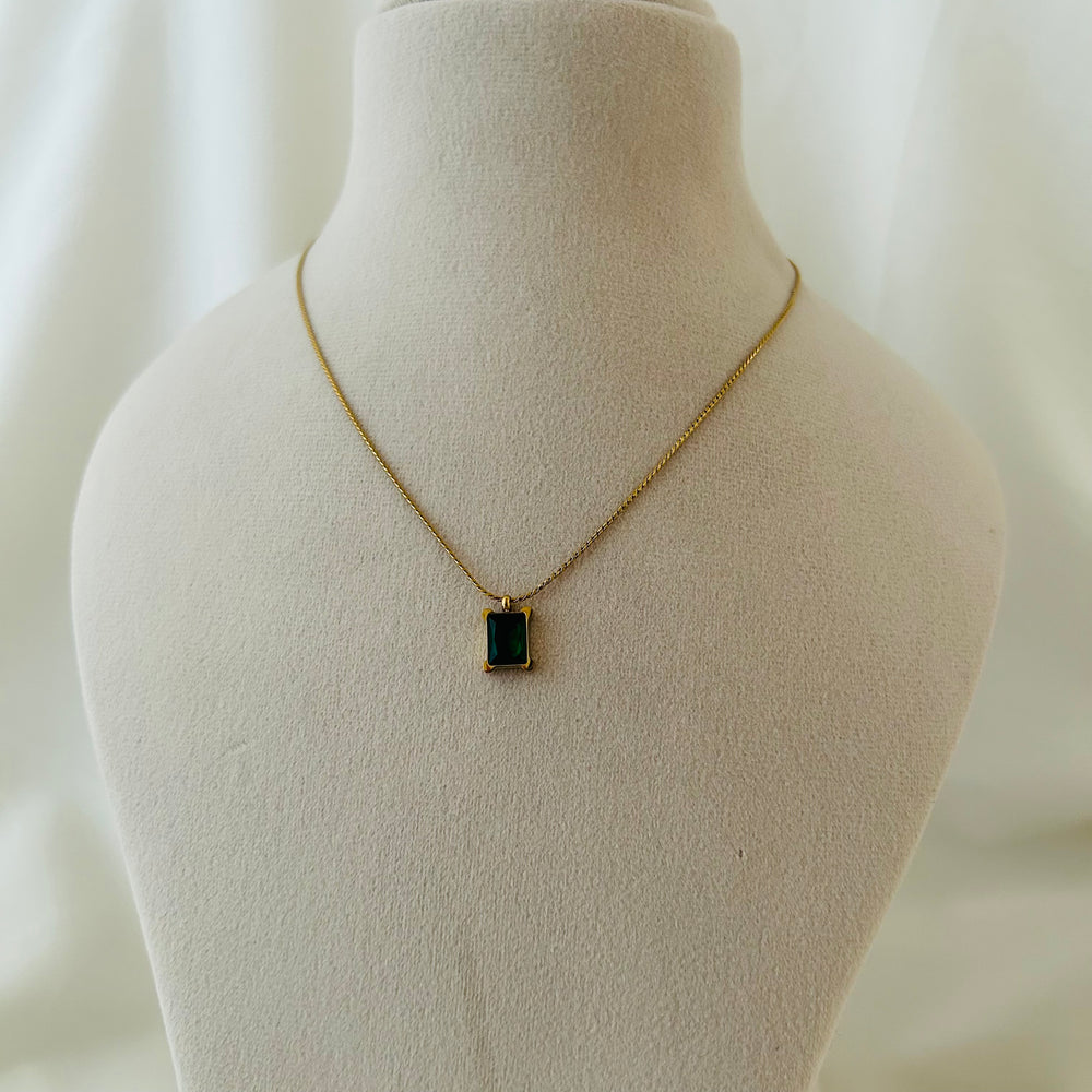 Green Stone Pendant Necklace