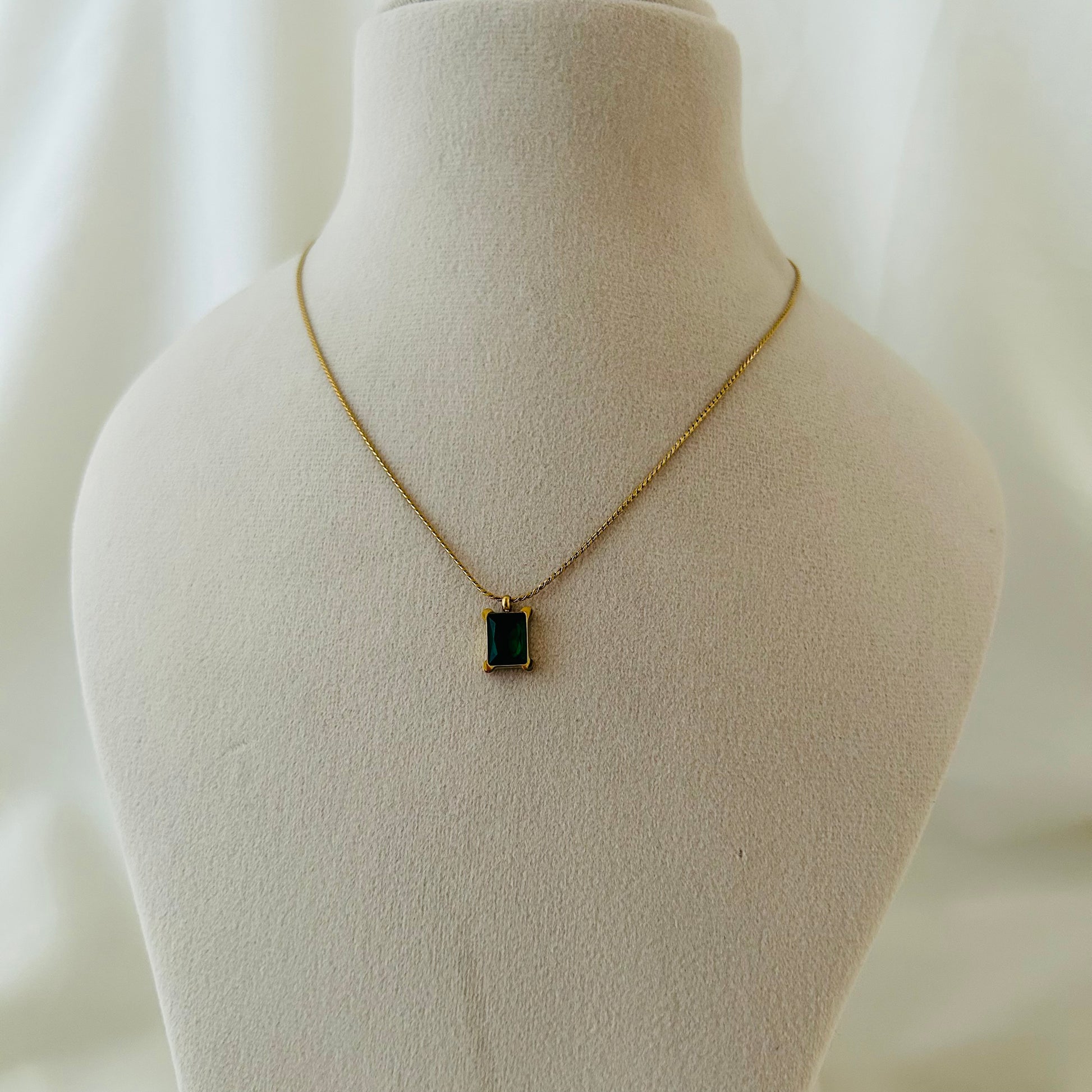 Green Stone Pendant Necklace