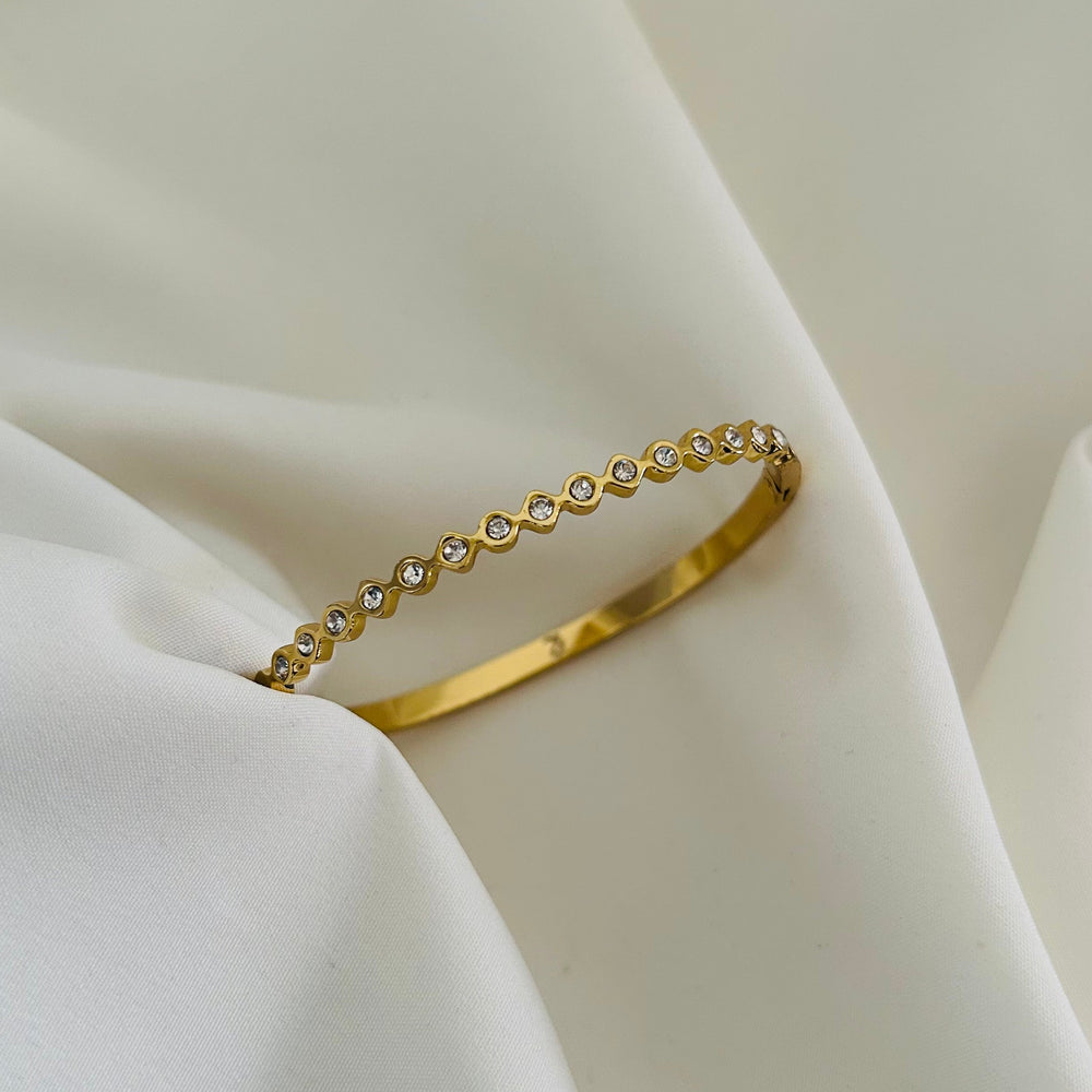 Celeste Solitaire Curve Bracelet