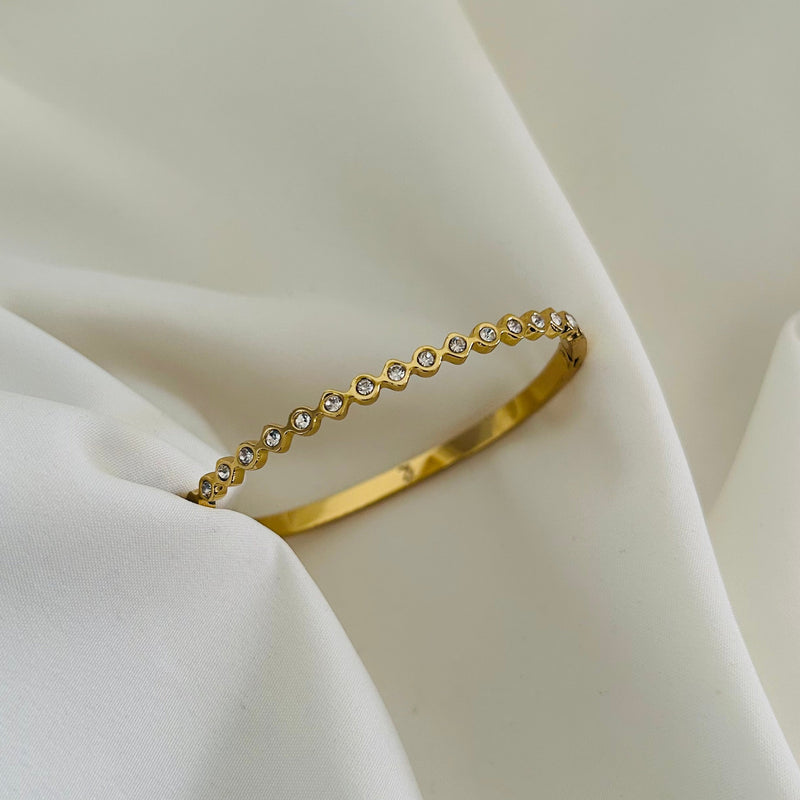 Celeste Solitaire Curve Bracelet