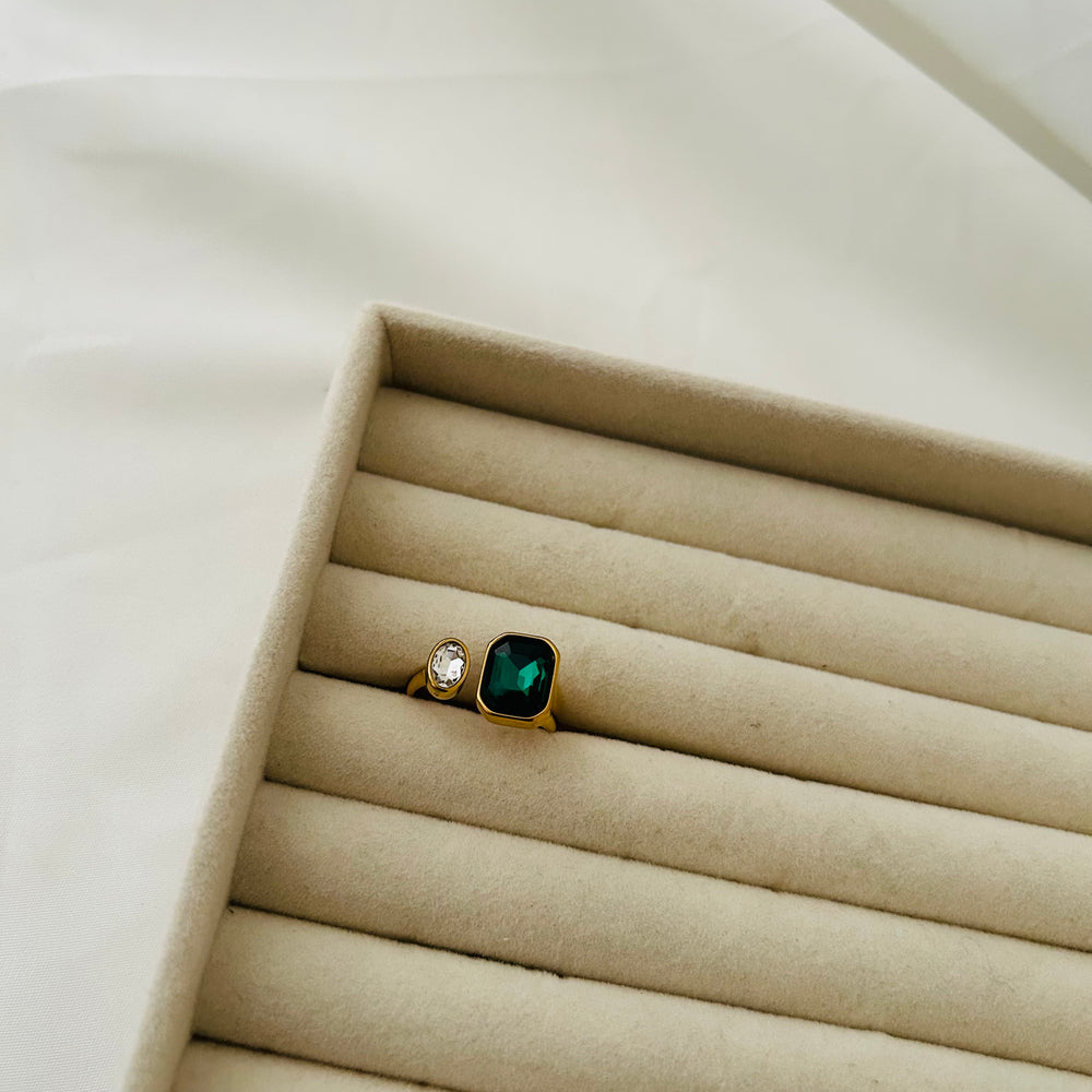 Aurora Green-White Ring