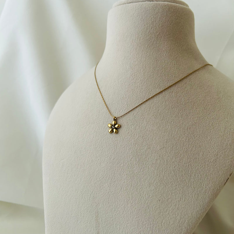 Minimalist Flower Necklace