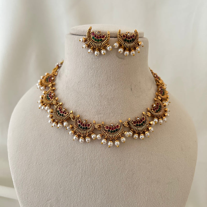 Pearl Fan Temple Necklace Set