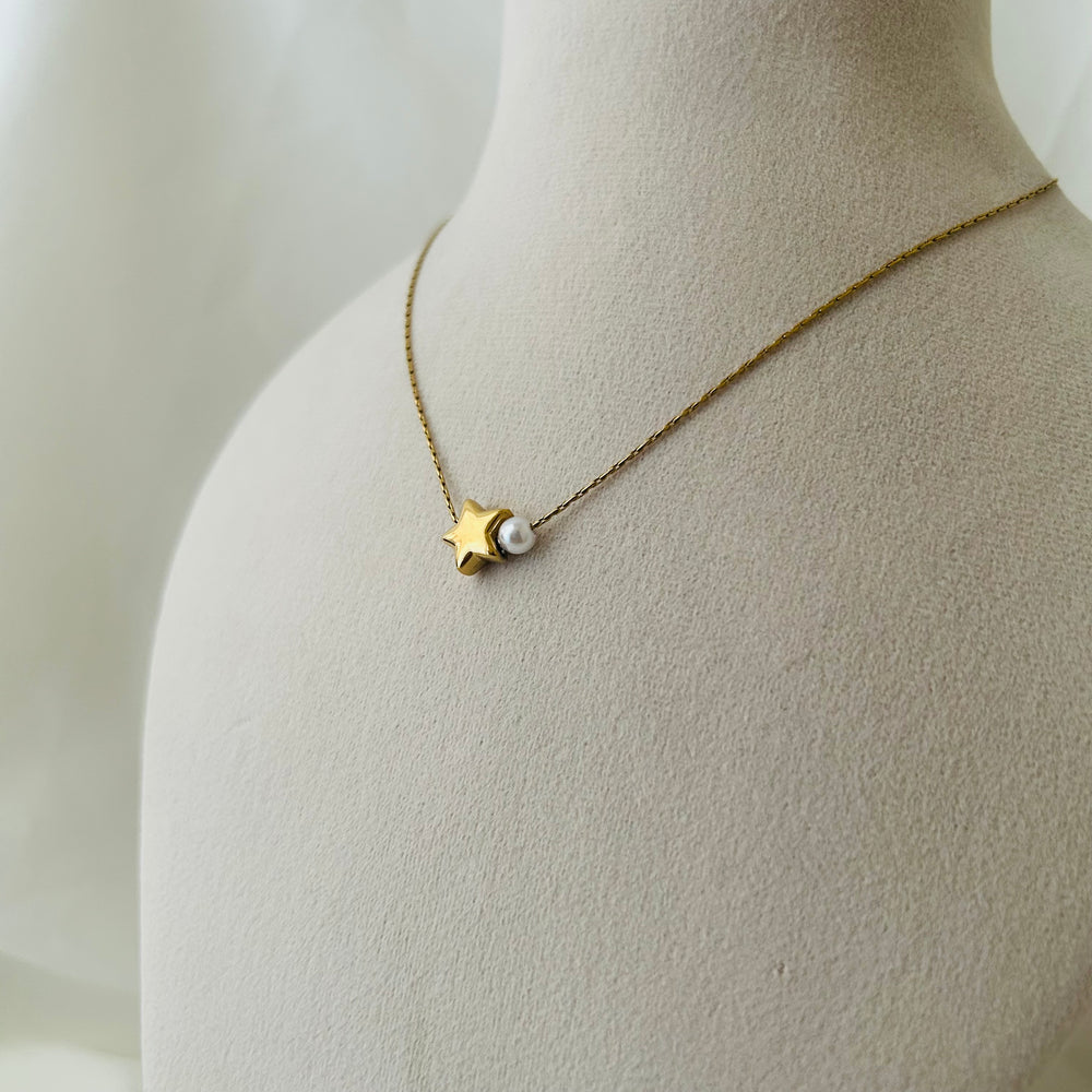 Star and Pearl Pendant Necklace