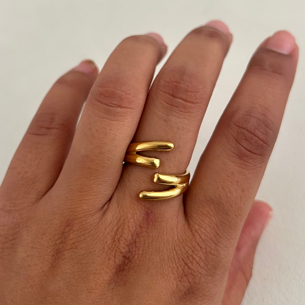 Aura Hug Ring
