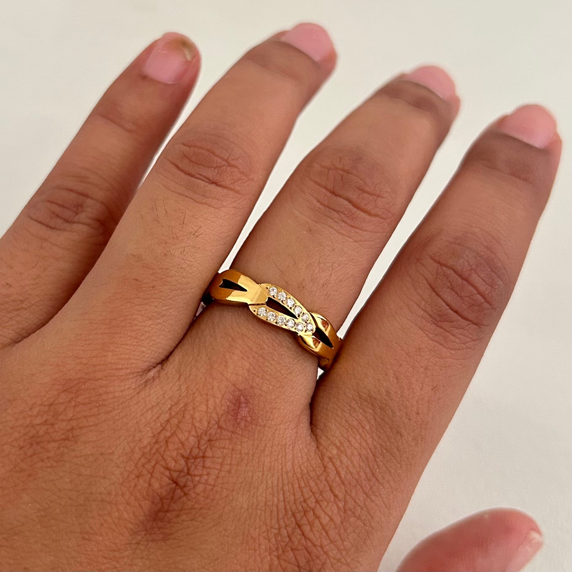 Regal Link Gem Ring
