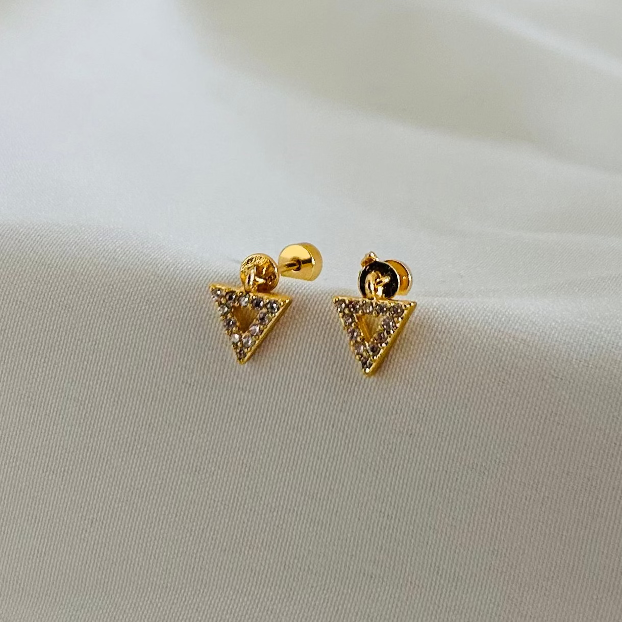 Mini Triangle Dangling Earings with Ball Back