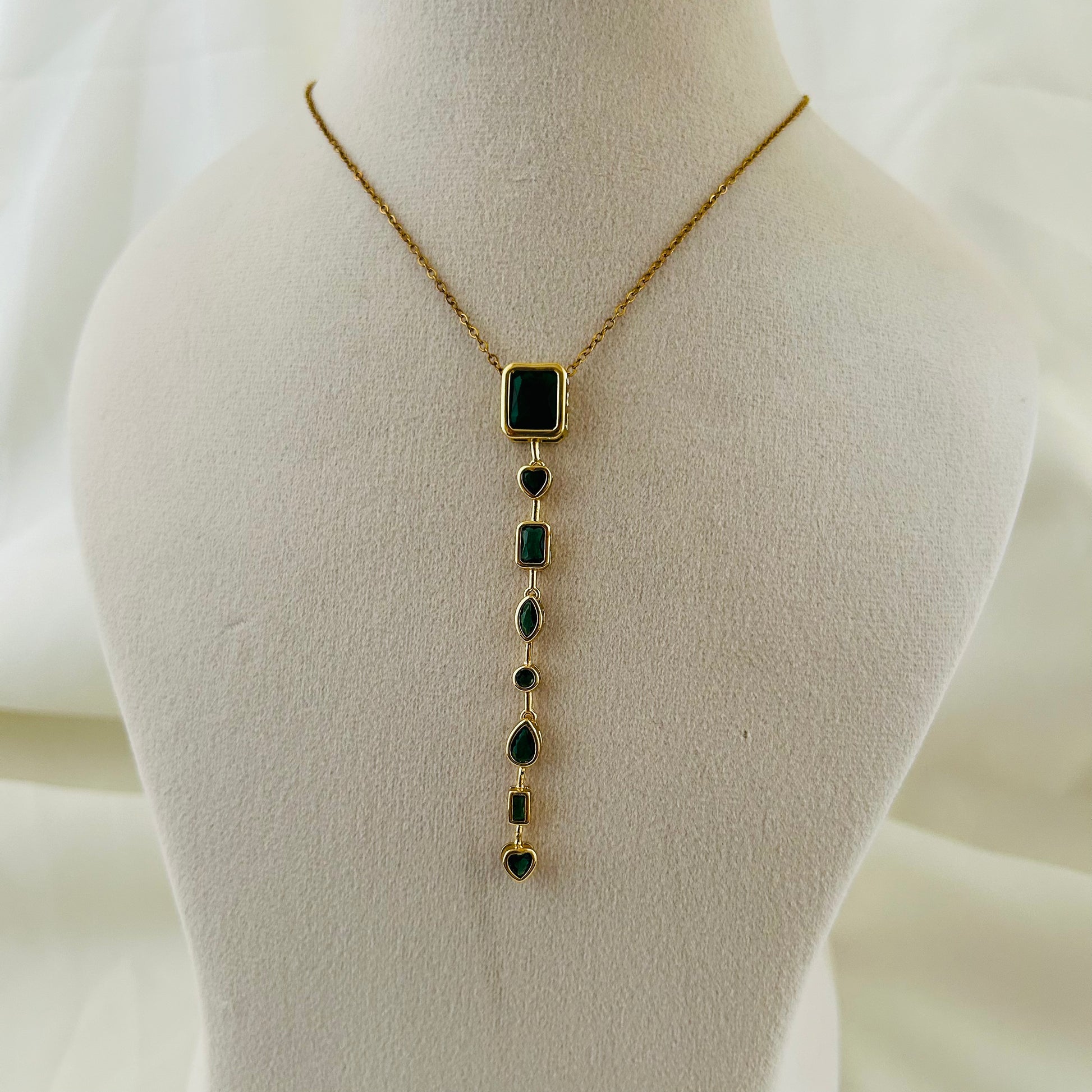 Green Aura Dangling Necklace